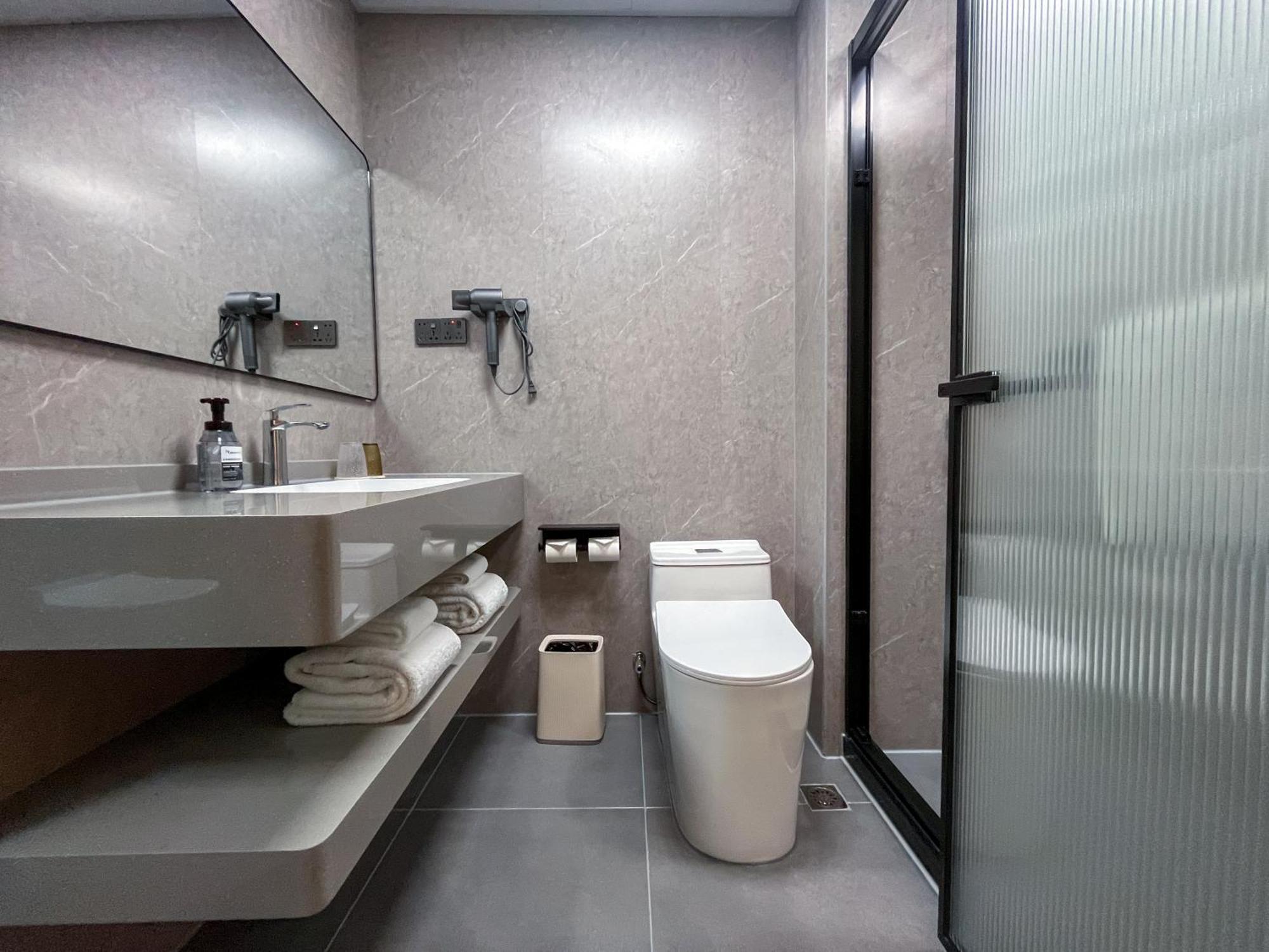 Joyful Star Hotel-free Shuttle Bus To Pudong Airport And Disneyland 3*