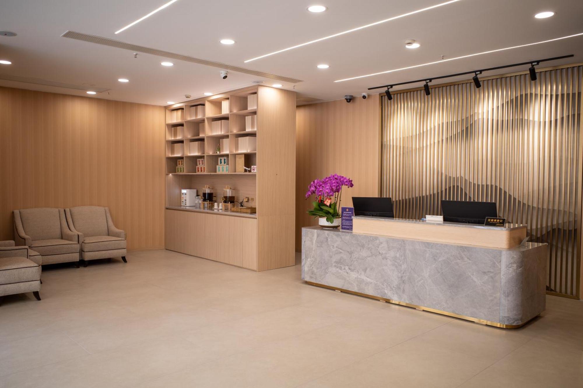 Joyful Star Hotel-free Shuttle Bus To Pudong Airport And Disneyland 3*