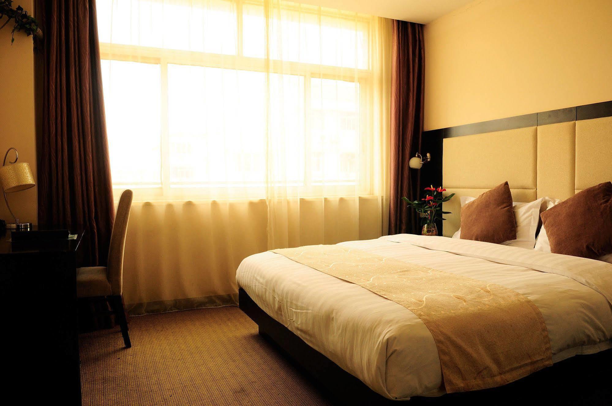 Joyful Star Hotel-free Shuttle Bus To Pudong Airport And Disneyland 3* Shanghai