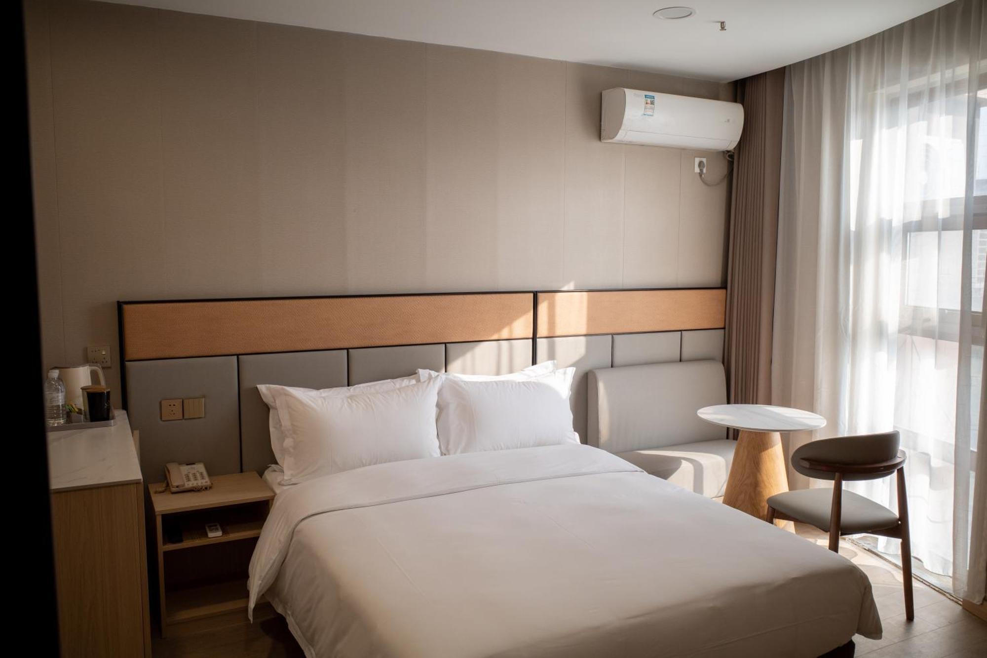 Joyful Star Hotel-free Shuttle Bus To Pudong Airport And Disneyland Отель Шанхай