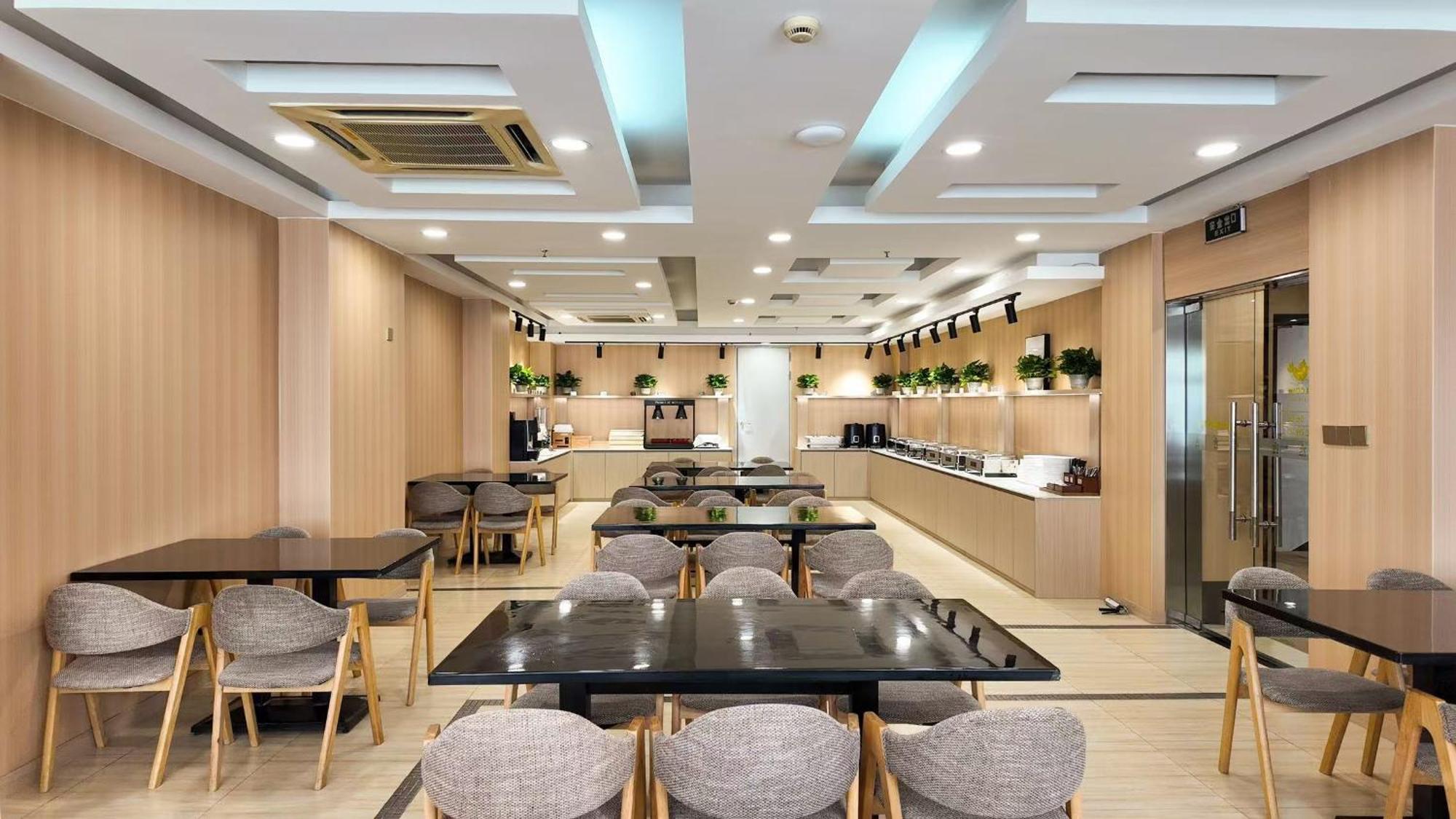 Joyful Star Hotel-free Shuttle Bus To Pudong Airport And Disneyland 3*