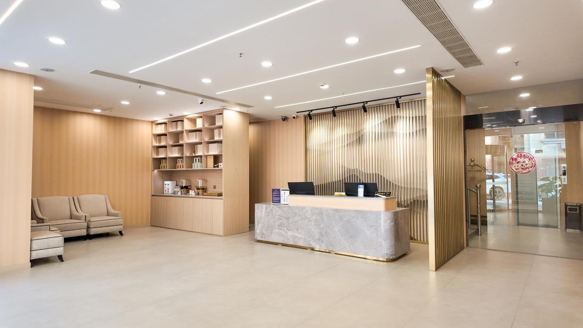 Отель Joyful Star Hotel-free Shuttle Bus To Pudong Airport And Disneyland 3*
