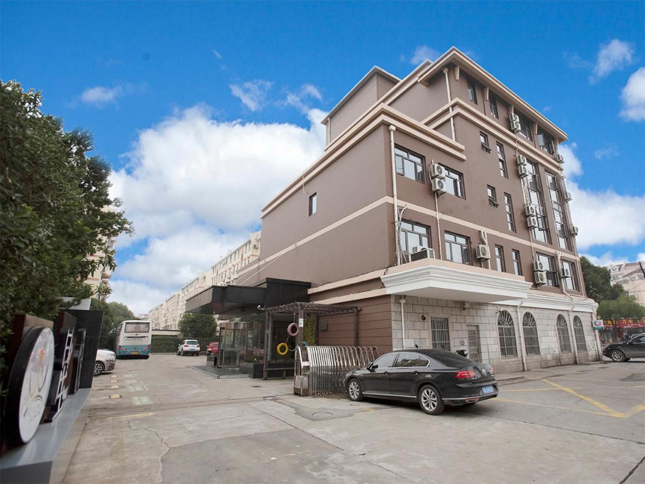 Joyful Star Hotel-free Shuttle Bus To Pudong Airport And Disneyland 3*